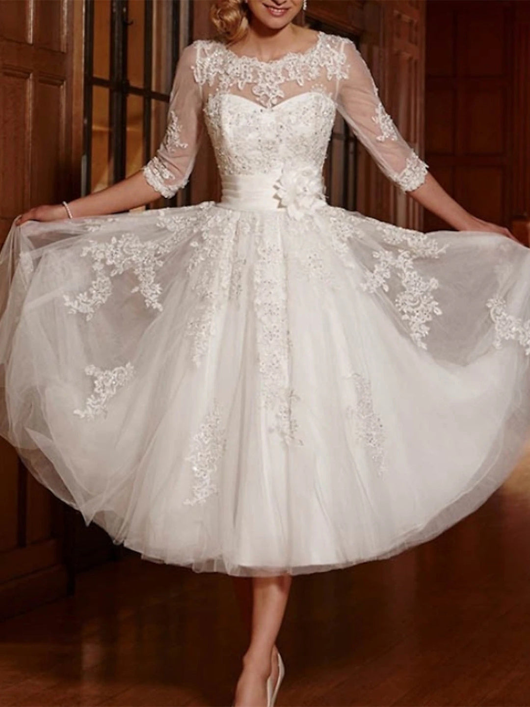 Damen Brautkleid mit Illusionsausschnitt und 3/4 Ärmeln | Midi