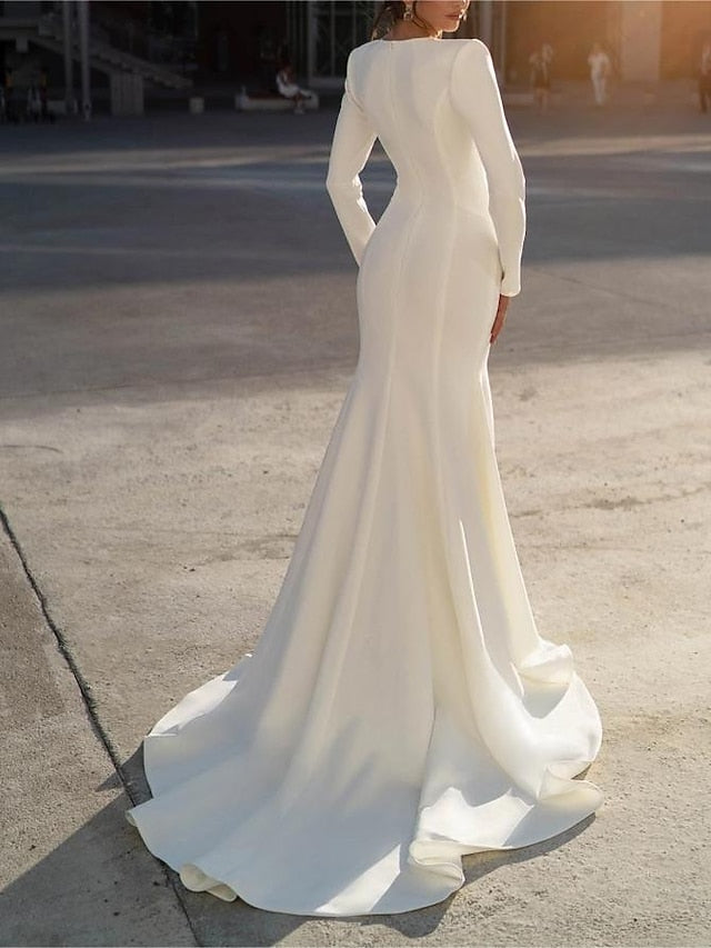 Damen Brautkleid mit tiefem V Ausschnitt und langen Ärmeln | Maxi