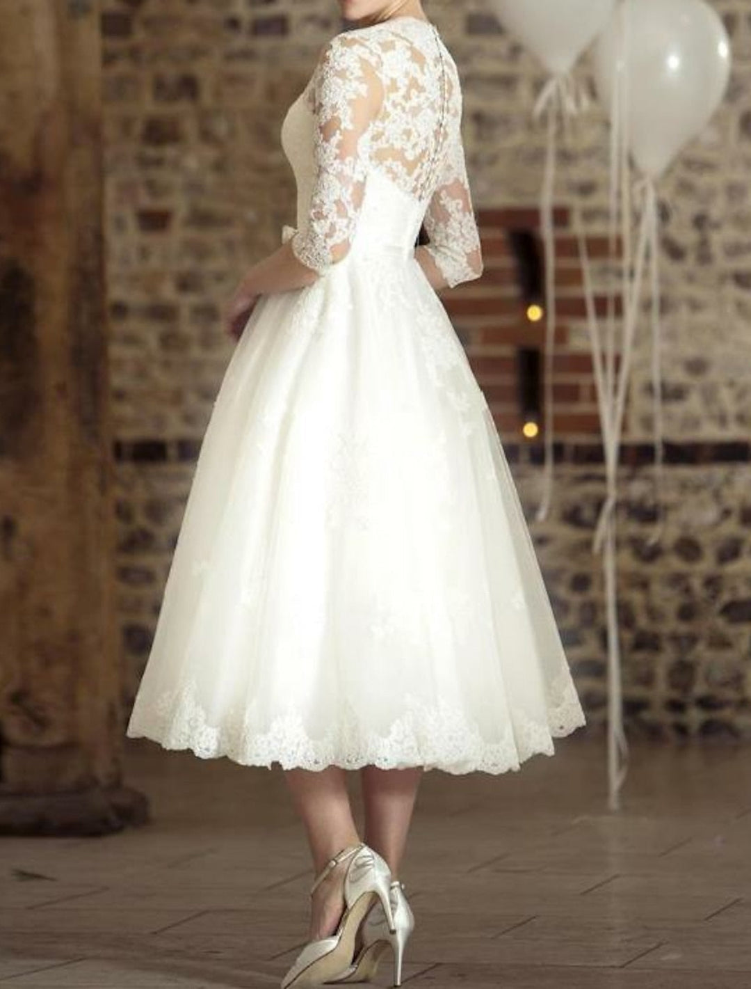 Damen Brautkleid mit V Ausschnitt und 3/4 Ärmeln aus Spitze | Midi