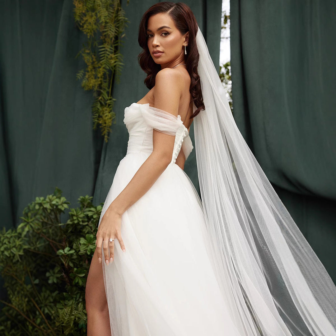 Damen Brautkleid mit Off Shoulder und hohem Schlitz | Maxi