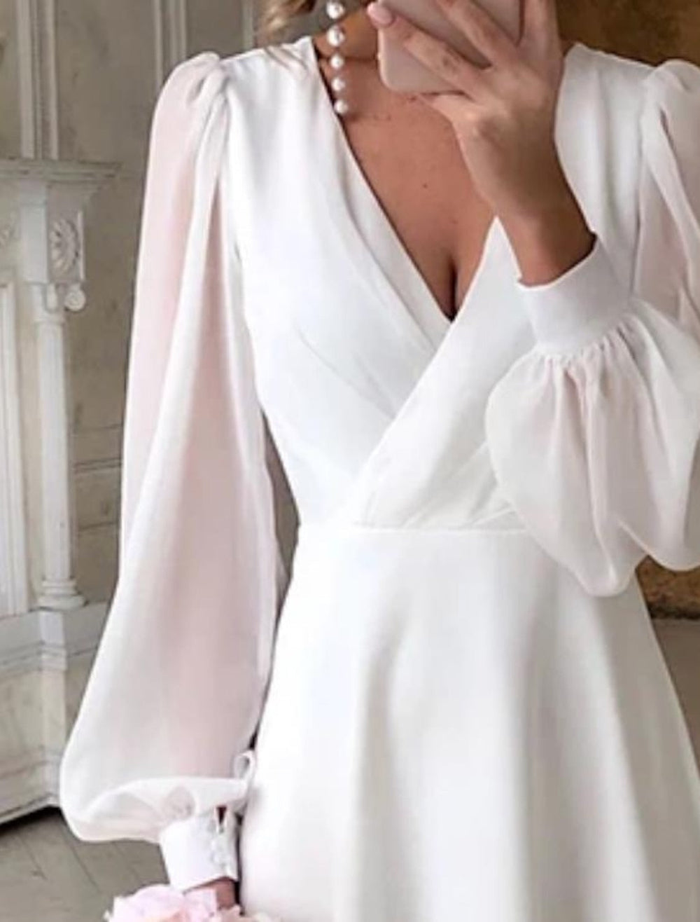 Damen Brautkleid mit V Ausschnitt und langen Ärmeln | Midi