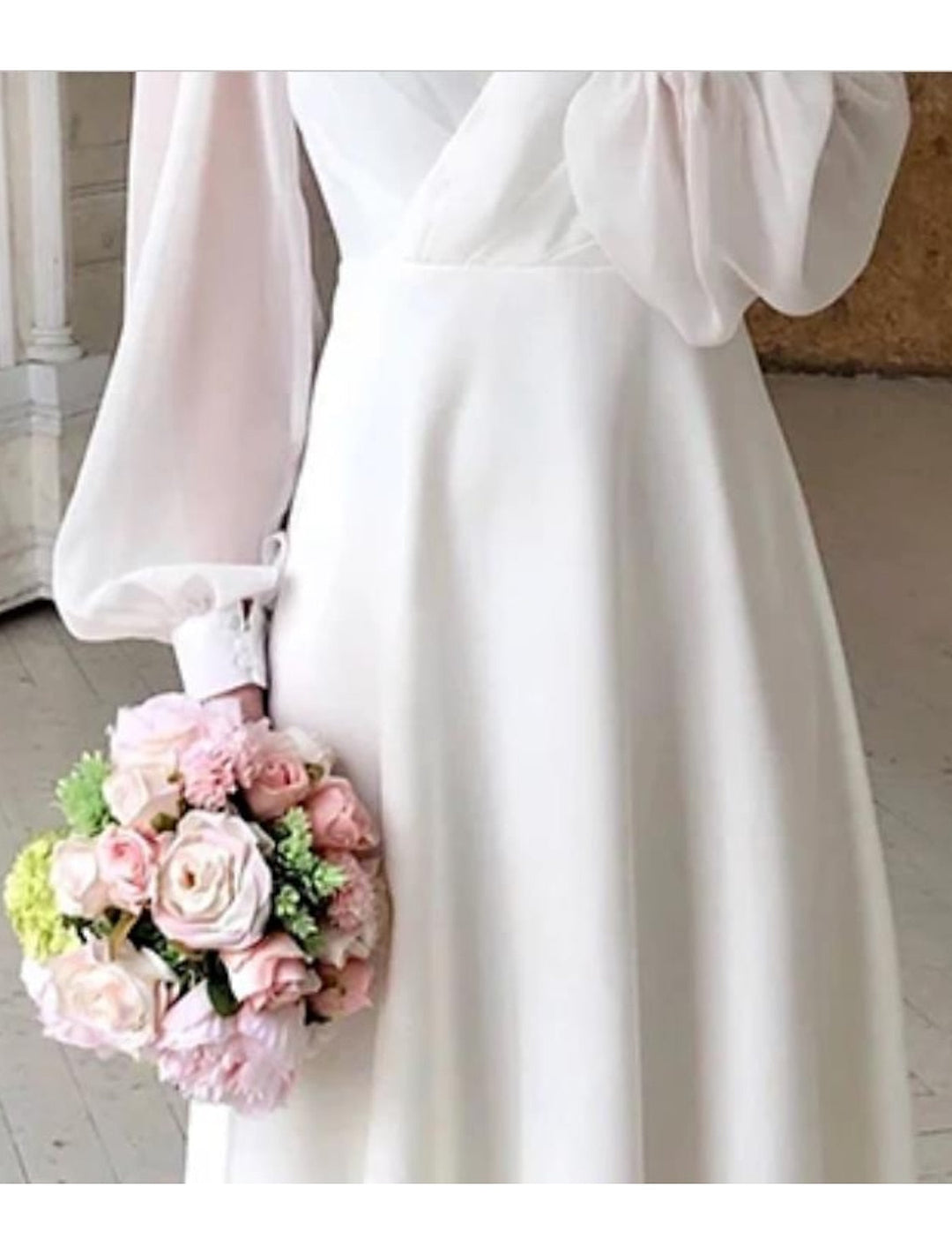 Damen Brautkleid mit V Ausschnitt und langen Ärmeln | Midi