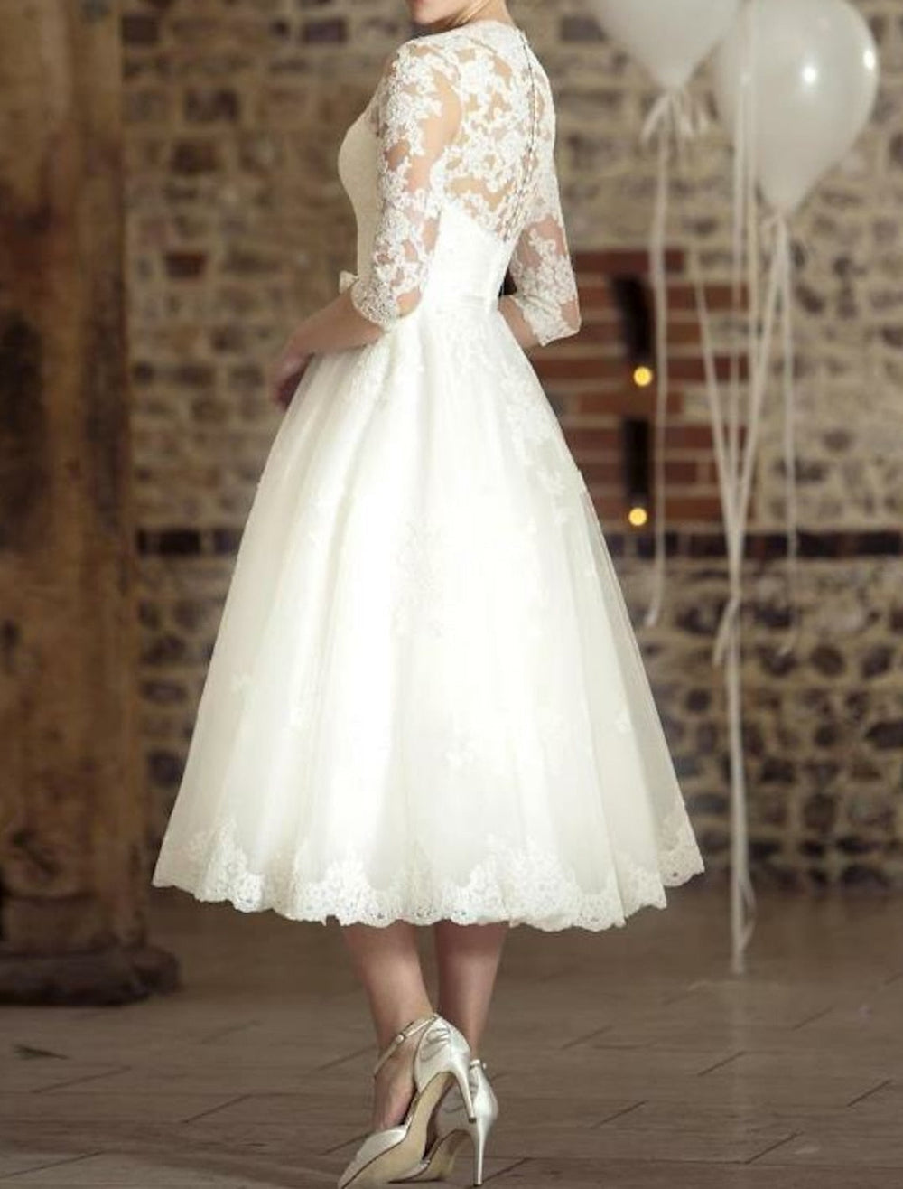 Damen Brautkleid mit V Ausschnitt und 3/4 Ärmeln aus Spitze | Midi