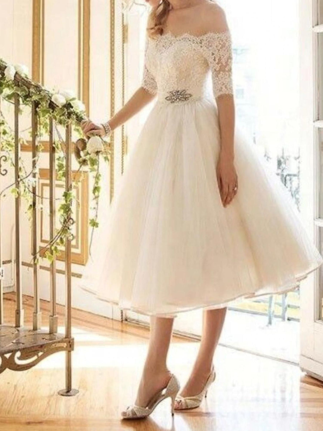 Damen Brautkleid mit Off-Shoulder und 3/4-Ärmeln aus Spitze | Midi