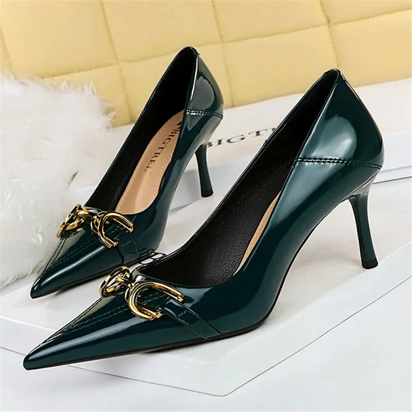 Mia - Dynamische Pumps 2024