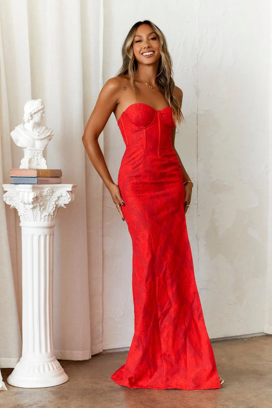Damen Ballkleid mit trägerlosem Oberteil und Schlitz | Maxi