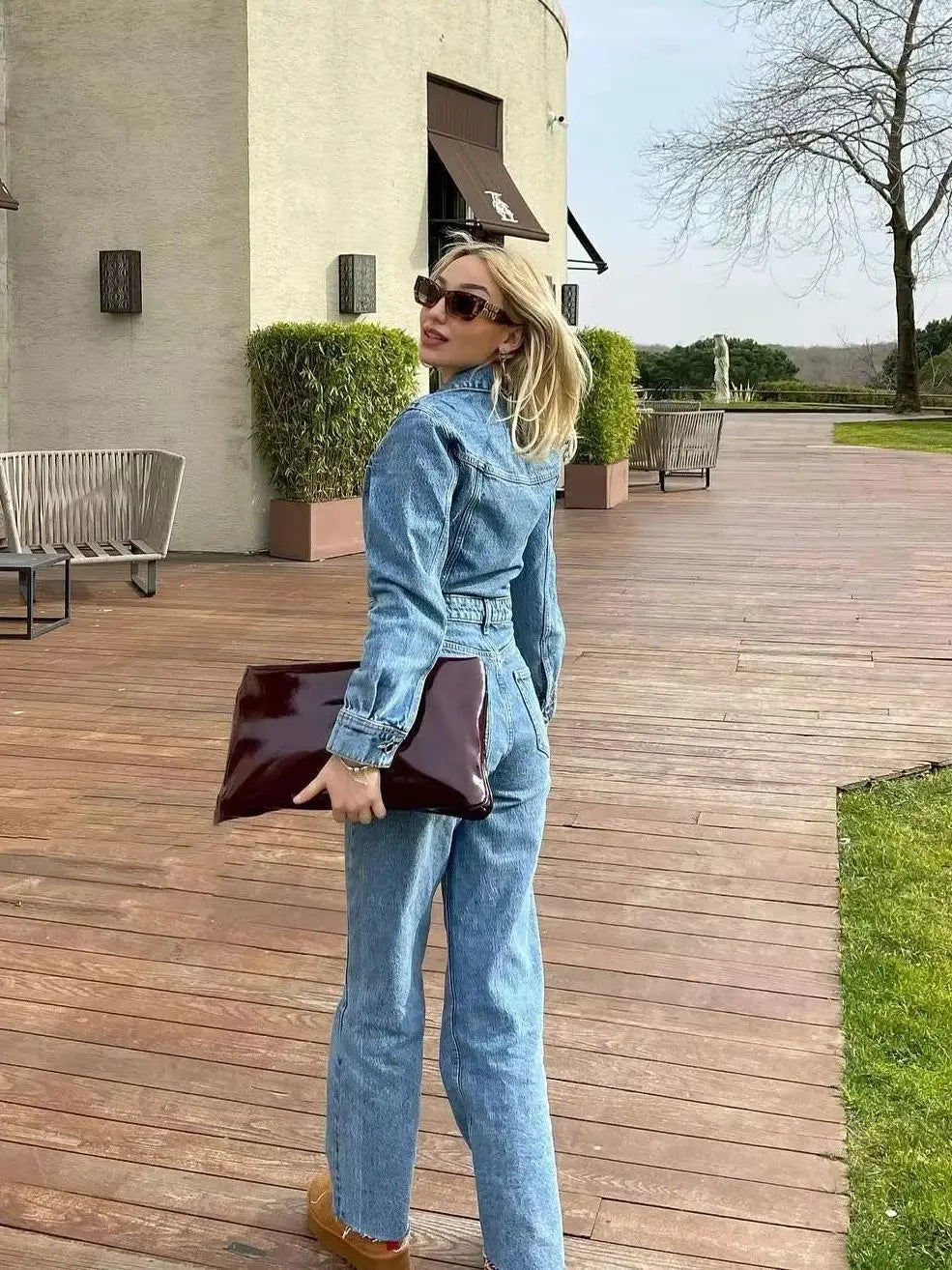 Trendiger Mode Denim Jumpsuit – Hipper Denim Jumpsuit Für Modische Tage