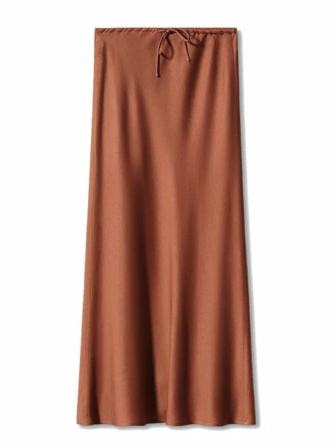 Maxi-Kleid aus Satin mit hoher Taille