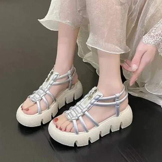 Sommerliche Plateausandalen für Frauen