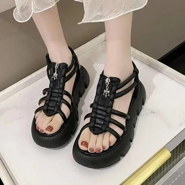 Sommerliche Plateausandalen für Frauen