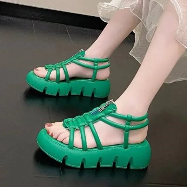 Sommerliche Plateausandalen für Frauen